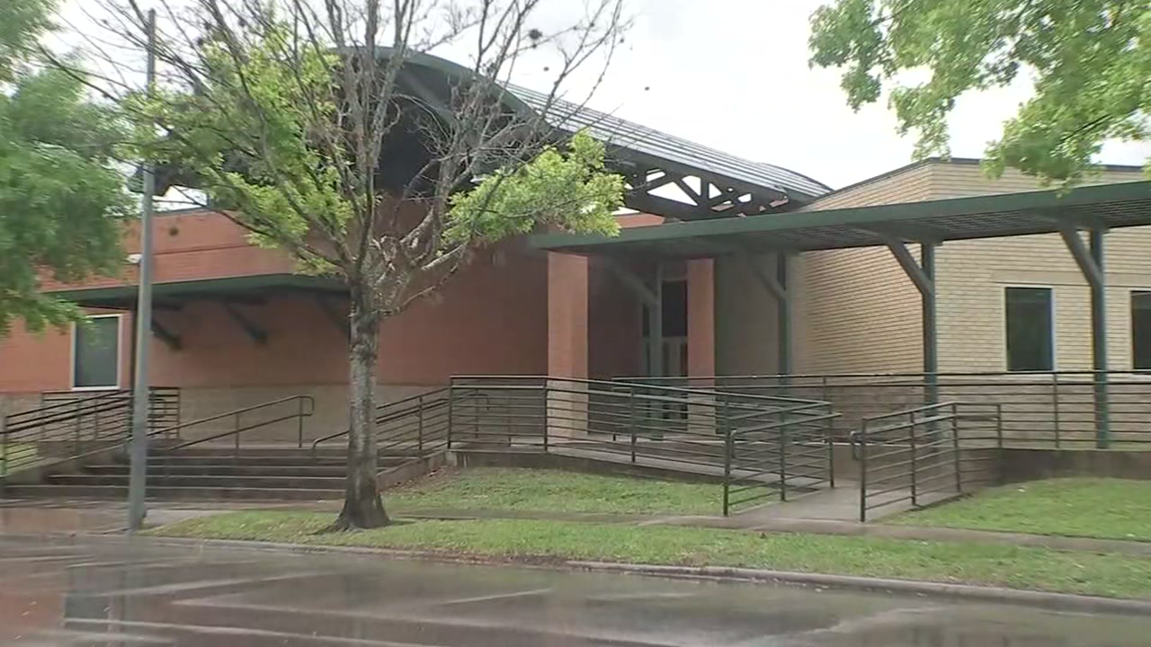Did HISD teacher accidentally show porn in class?